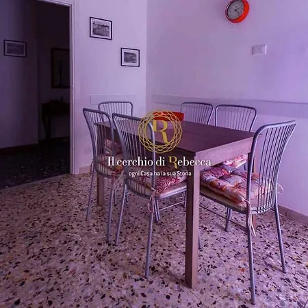 Rebecca's On The Fishing Village Beach Front Apartamento *