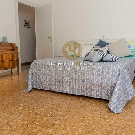 Apartamento Rebecca's On The Fishing Village Beach Front *